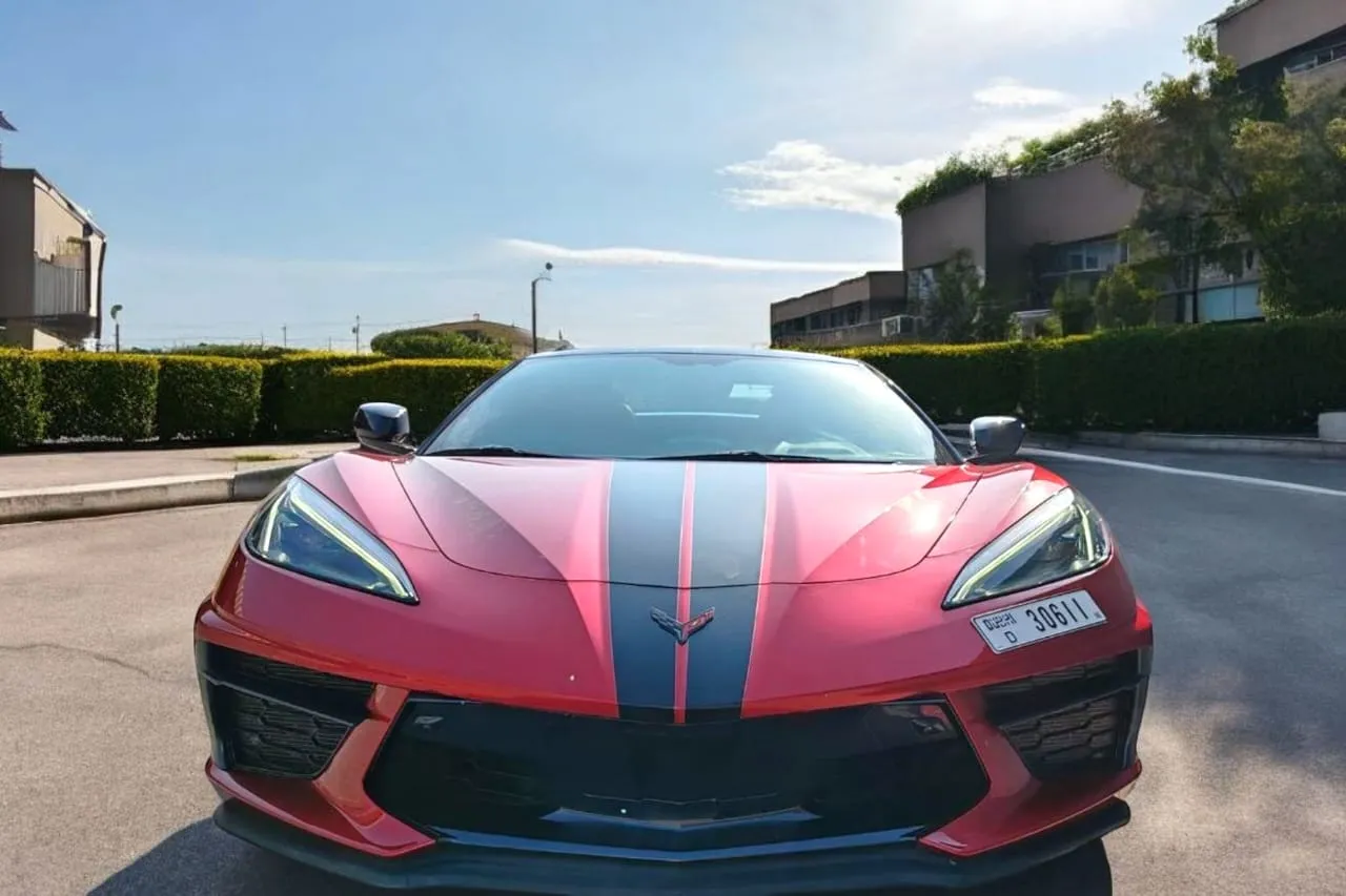 Шевроле Корвет C8