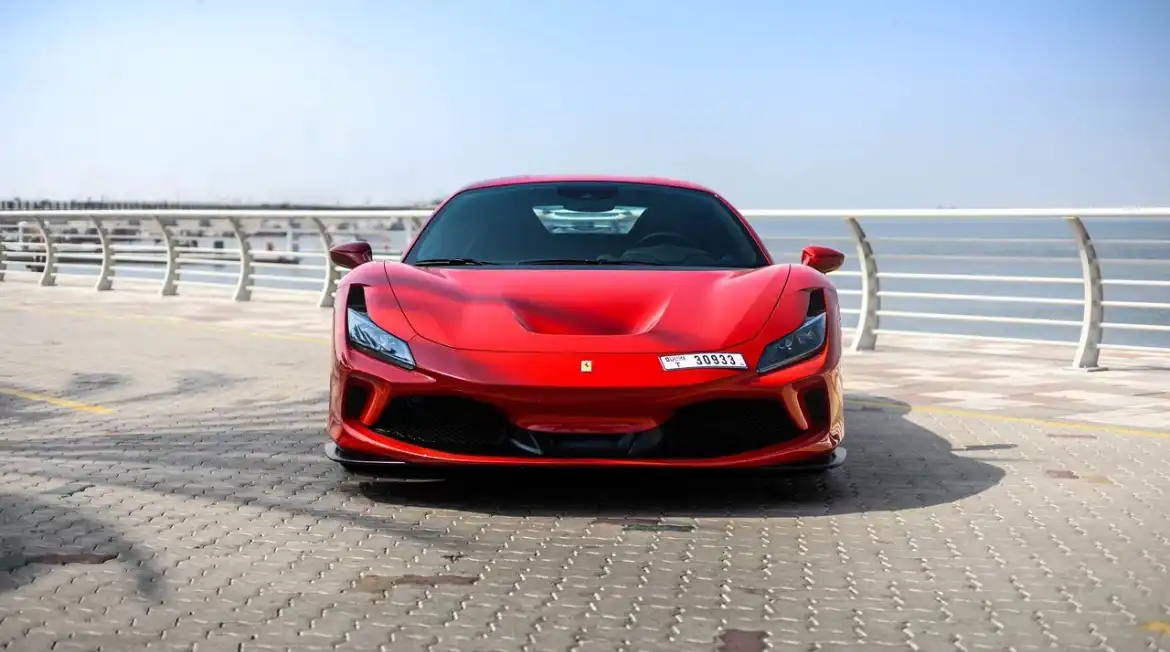فيراري F8