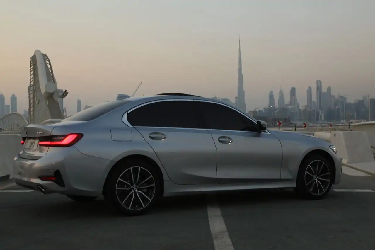 بي إم دبليو 330i