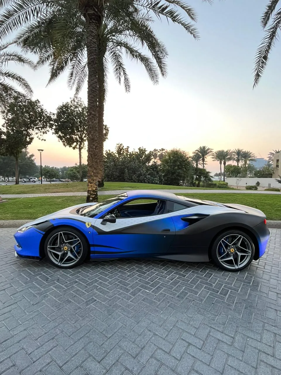 FERRARI F8 TRIBUTO