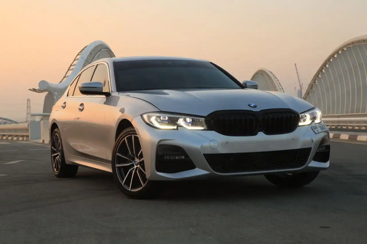 بي إم دبليو 330i