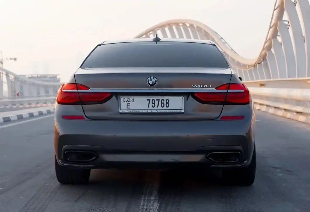 بي إم دبليو 740Li
