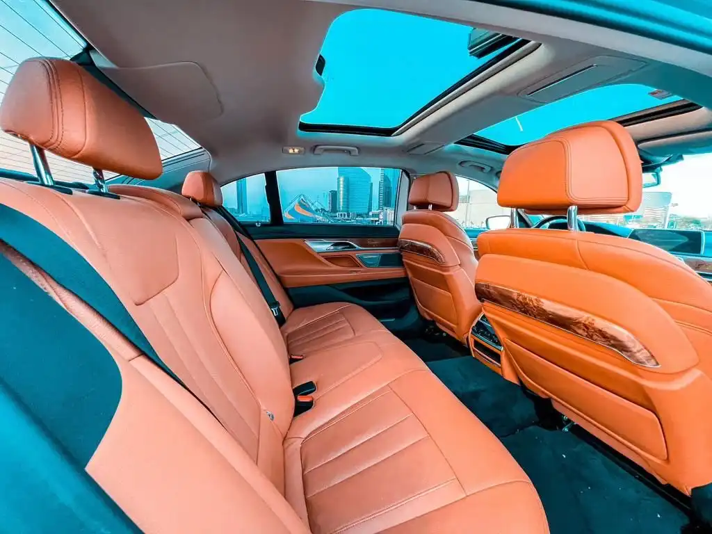 BMW 740i