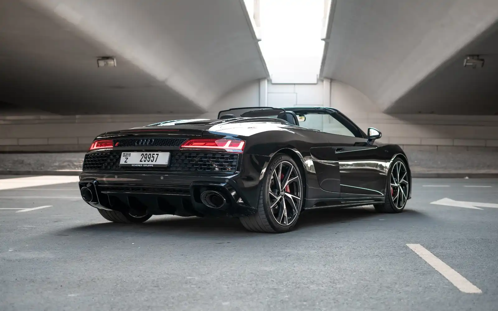 استئجار أودي R8 V10 سبايدر