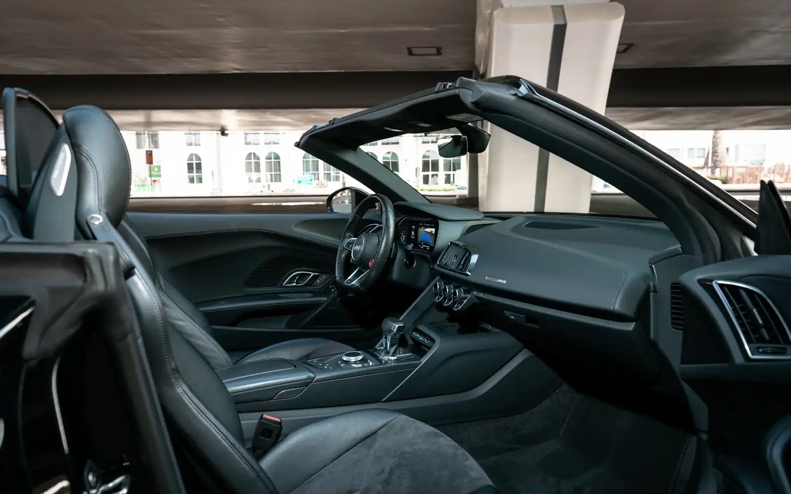 استئجار أودي R8 V10 سبايدر