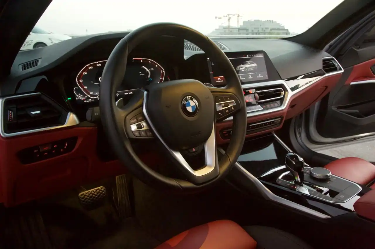 بي إم دبليو 330i