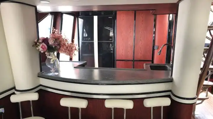95 ft Yacht With Jacuzzi Dubai Marina