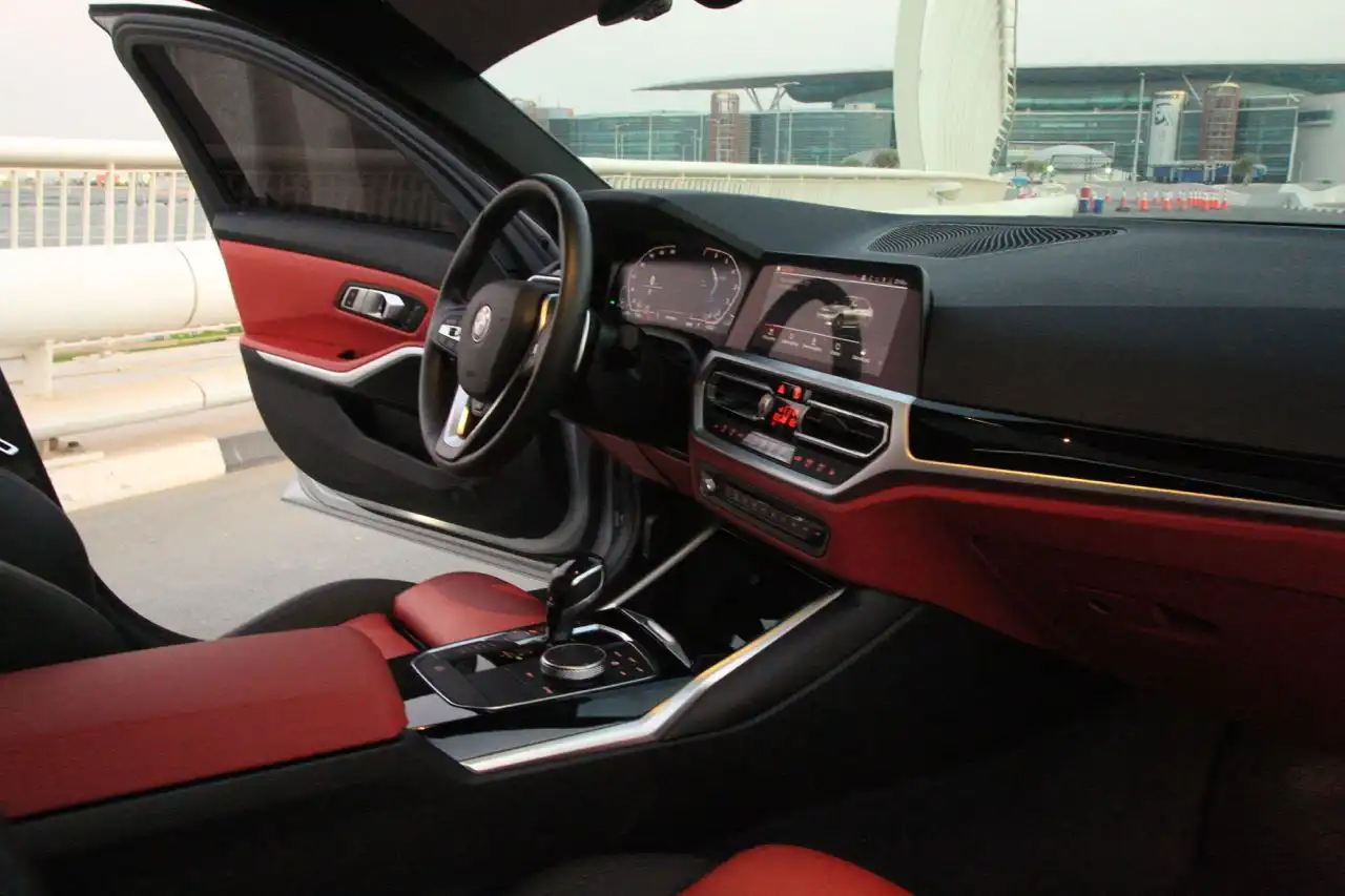 بي إم دبليو 330i