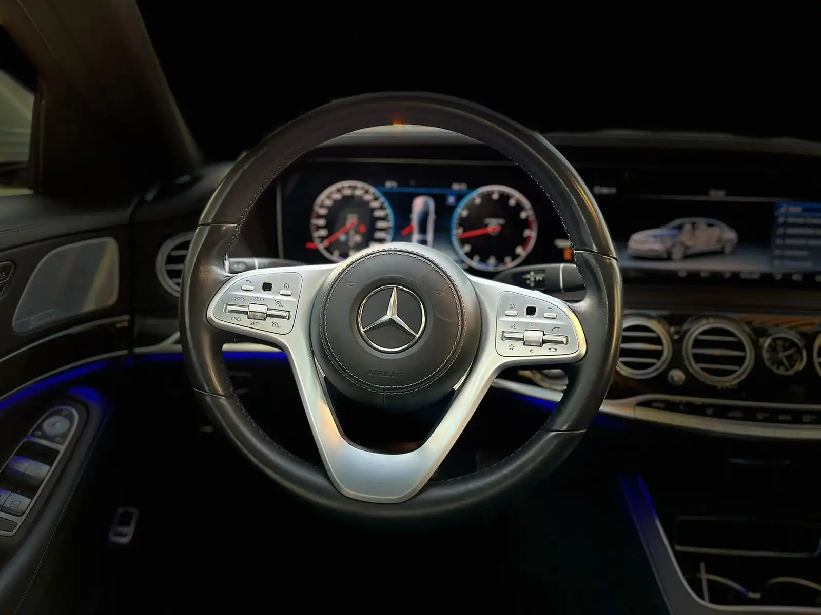 Mercedes Benz S560