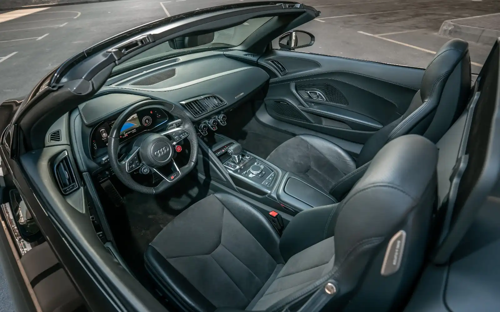 استئجار أودي R8 V10 سبايدر